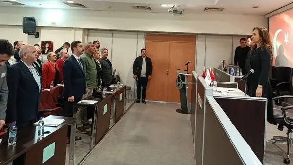 Karşıyaka Meclisi’nde CHP Grubu’nda Büyük Çatlak! CHP’liler Bile CHP’li Adaya Oy Vermedi